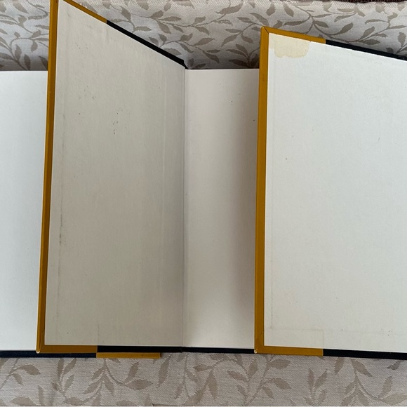 Three Children’s Classics Book set - Picture 11 of 11